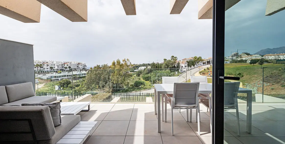 Sale of middle floor apartment in Selwo 17