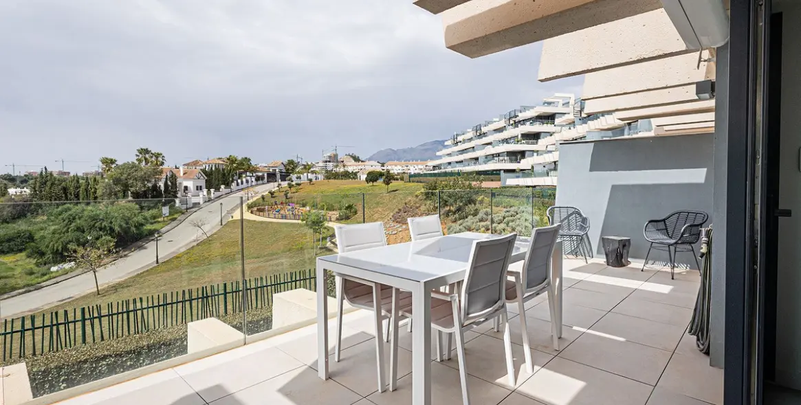 Sale of middle floor apartment in Selwo 19