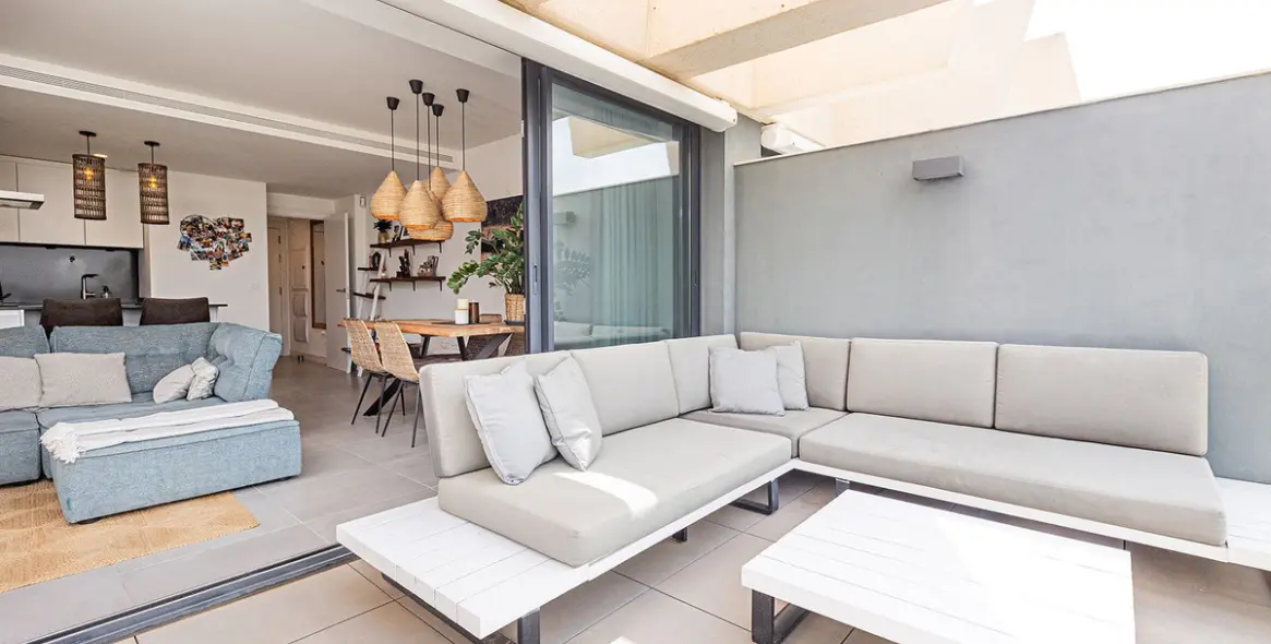 Sale of middle floor apartment in Selwo 21