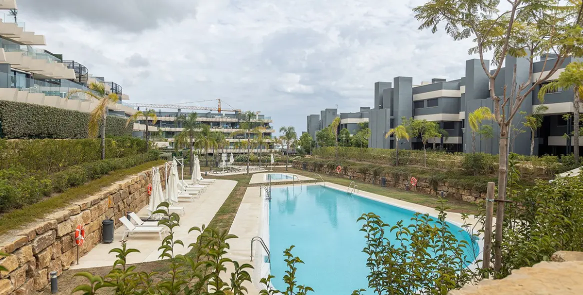 Sale of middle floor apartment in Selwo 40