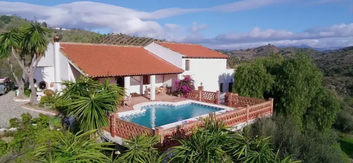 Sale of finca - cortijo in Alora 0