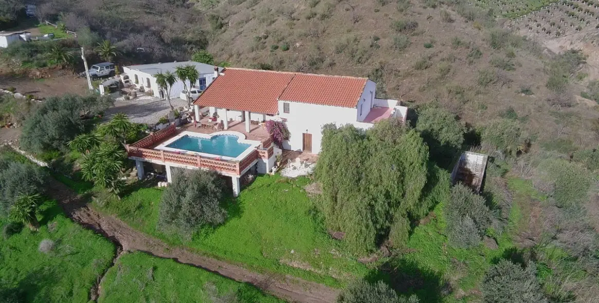 Sale of finca - cortijo in Alora 2