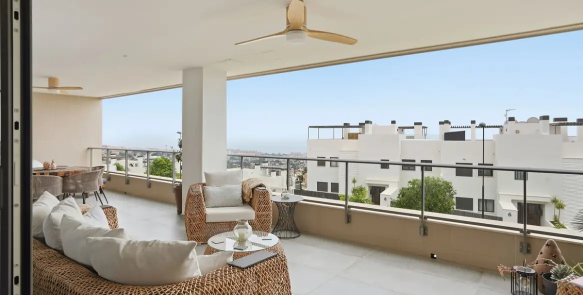 Sale of middle floor apartment in Benalmadena 3