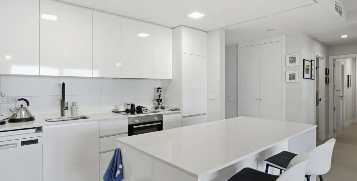Sale of middle floor apartment in Benalmadena 11