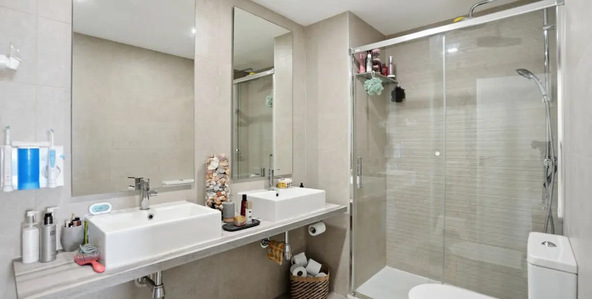 Sale of middle floor apartment in Benalmadena 16