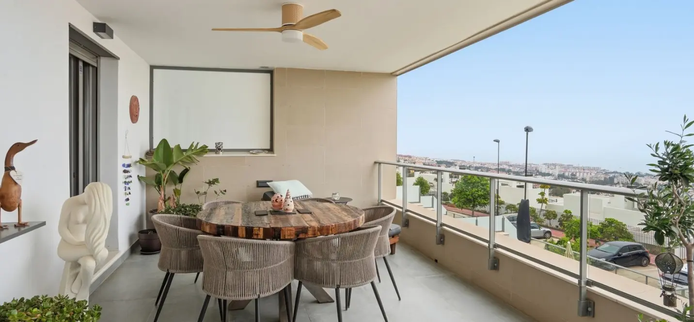 Sale of middle floor apartment in Benalmadena 0