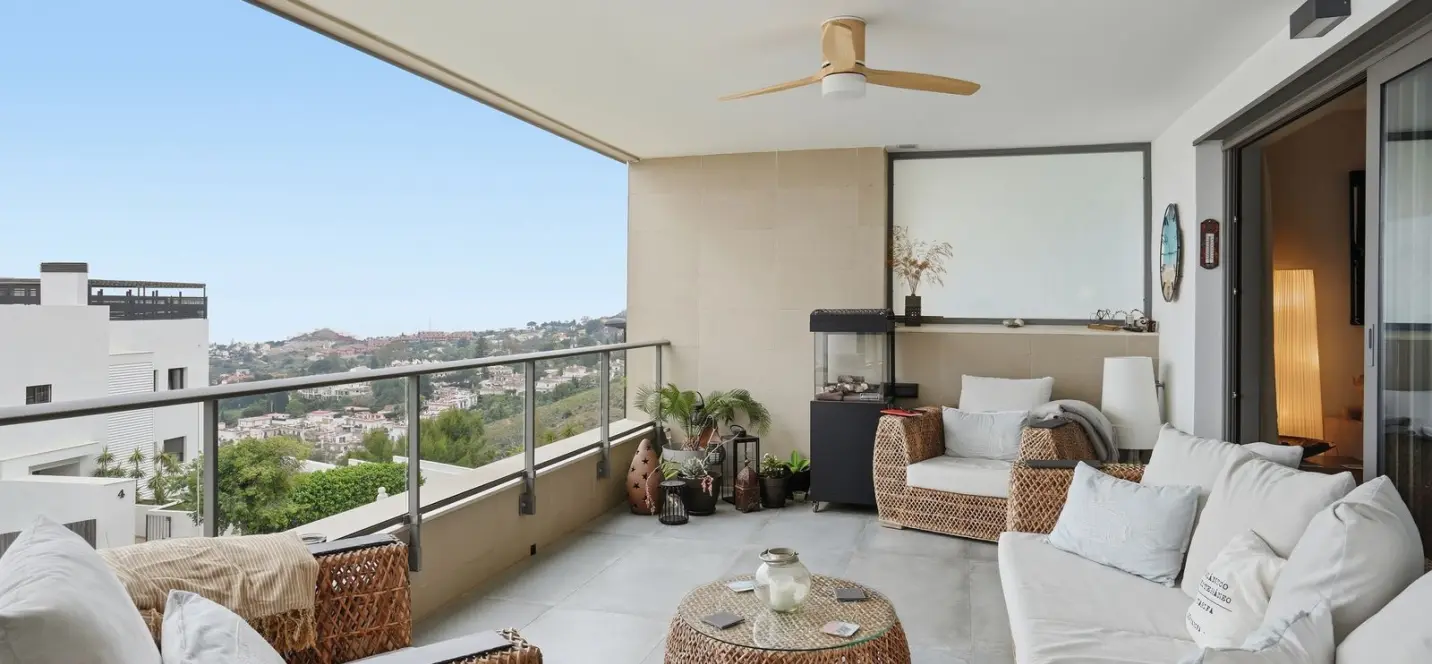 Sale of middle floor apartment in Benalmadena 1