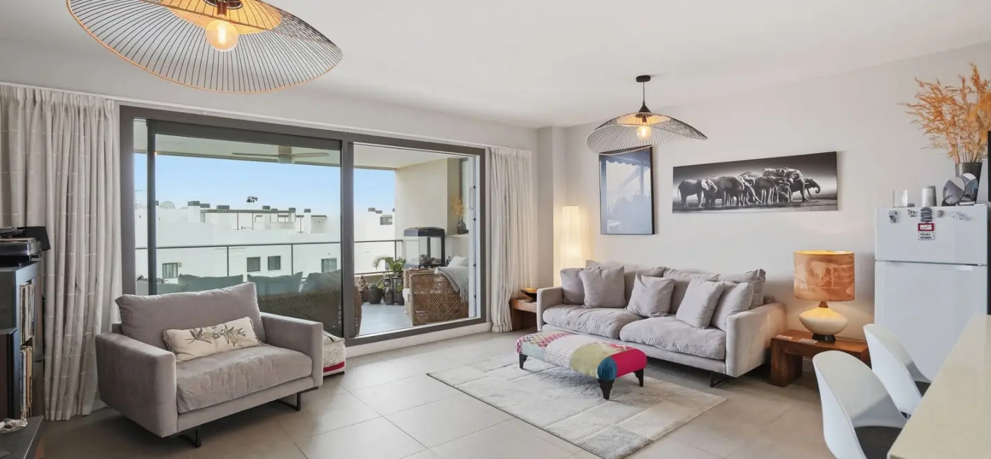 Sale of middle floor apartment in Benalmadena 2