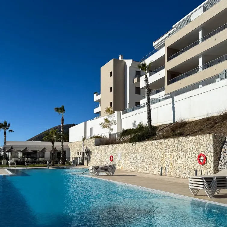 Sale of middle floor apartment in Benalmadena