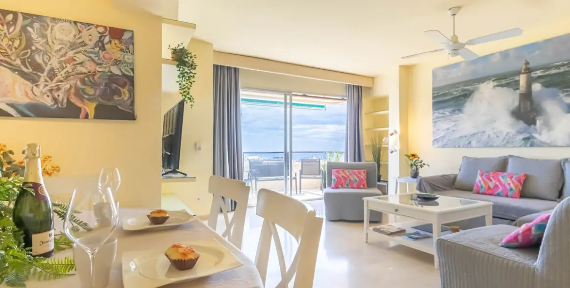 Venta de apartamento en planta media en Marbesa 1