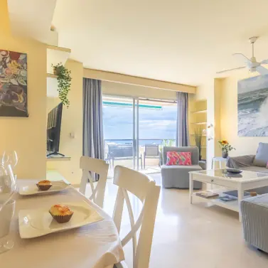 Venta de apartamento en planta media en Marbesa