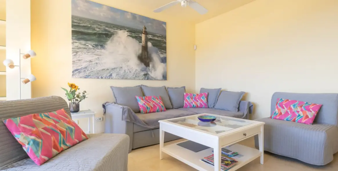 Venta de apartamento en planta media en Marbesa 2