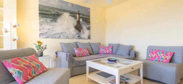 Venta de apartamento en planta media en Marbesa 1