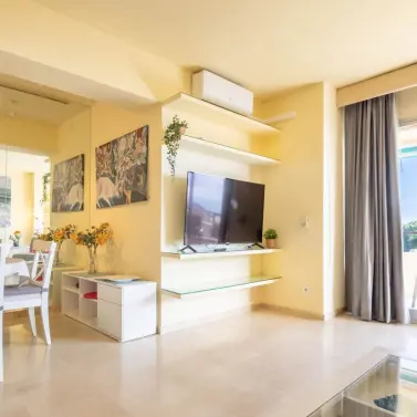 Venta de apartamento en planta media en Marbesa