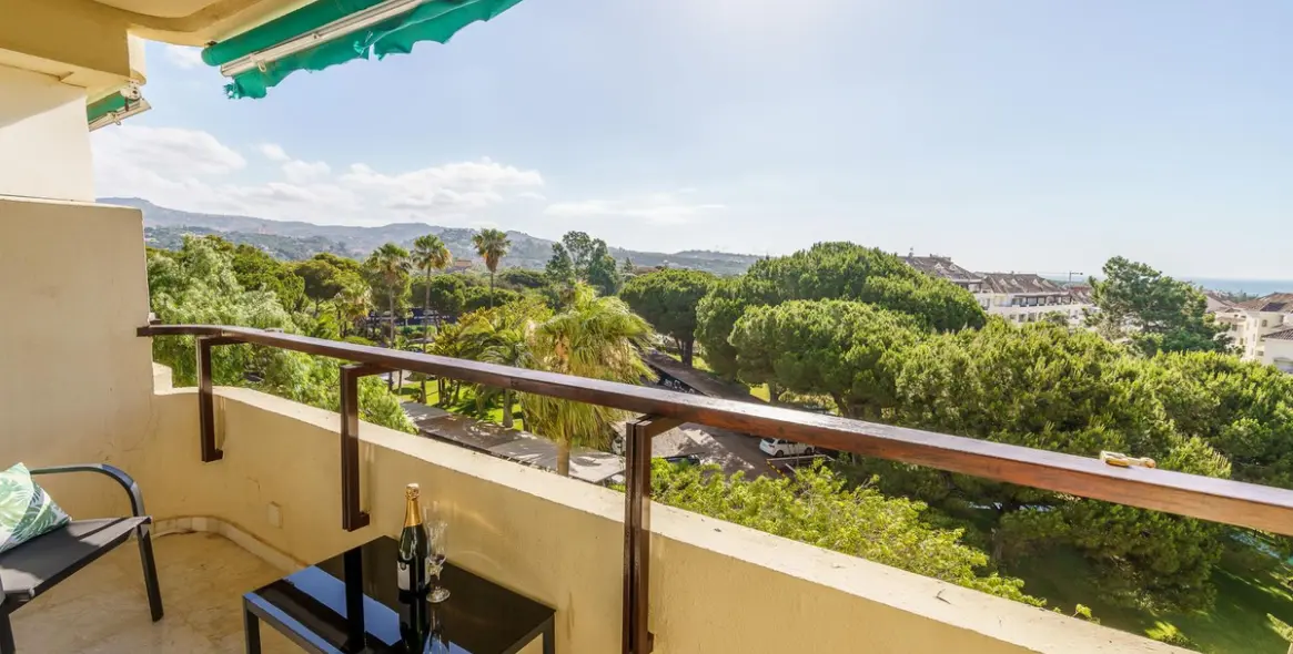 Venta de apartamento en planta media en Marbesa 5