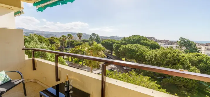 Venta de apartamento en planta media en Marbesa 4