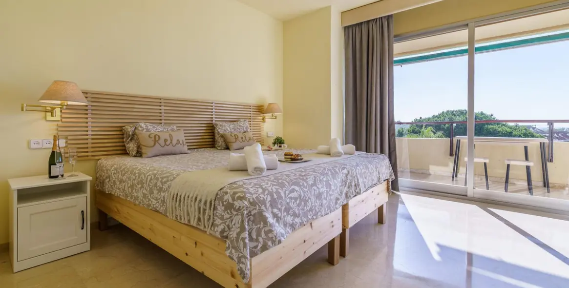 Venta de apartamento en planta media en Marbesa 6