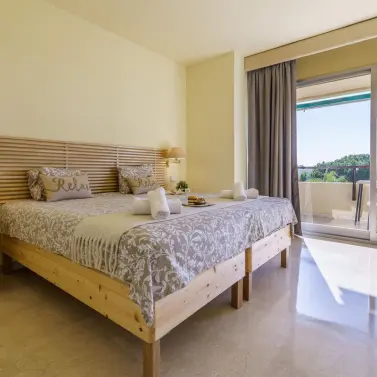 Venta de apartamento en planta media en Marbesa