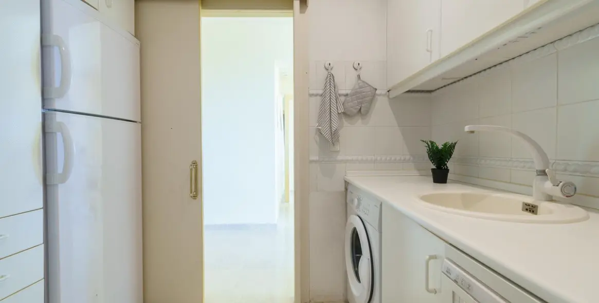 Venta de apartamento en planta media en Marbesa 11