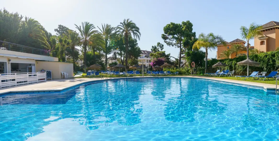 Venta de apartamento en planta media en Marbesa 14