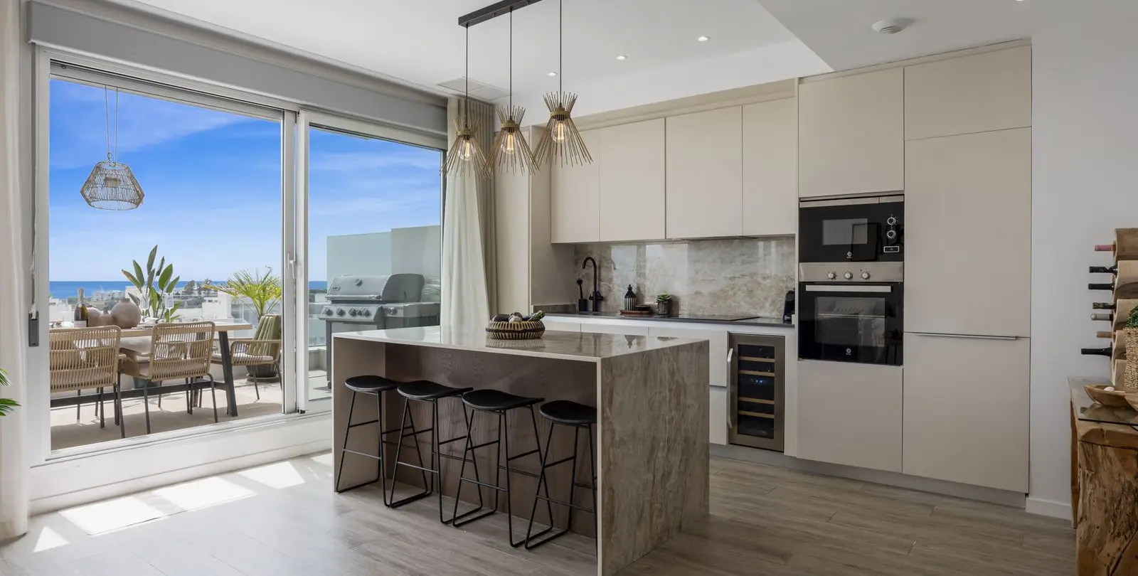 Sale of penthouse in Cancelada 4