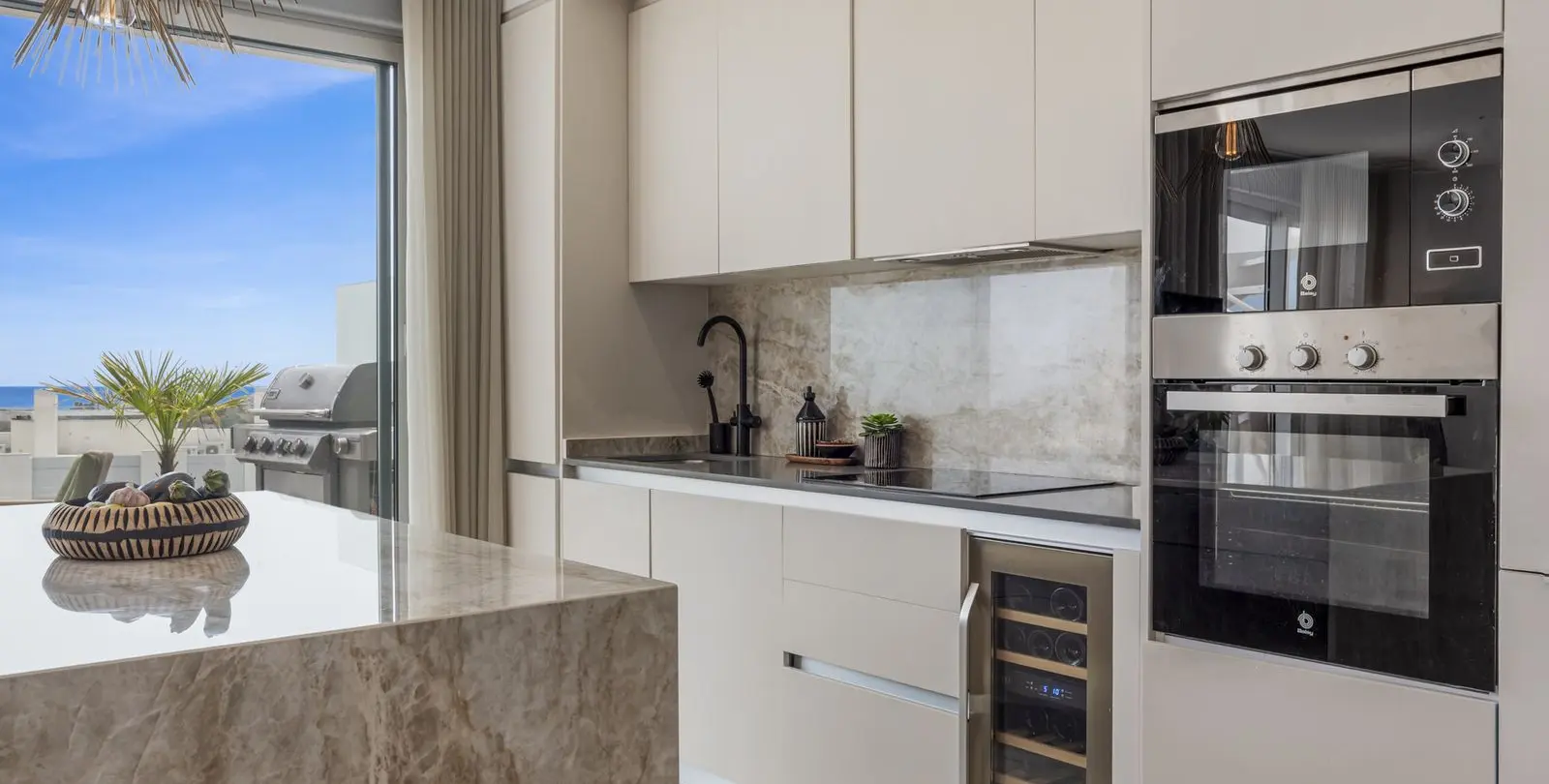 Sale of penthouse in Cancelada 6