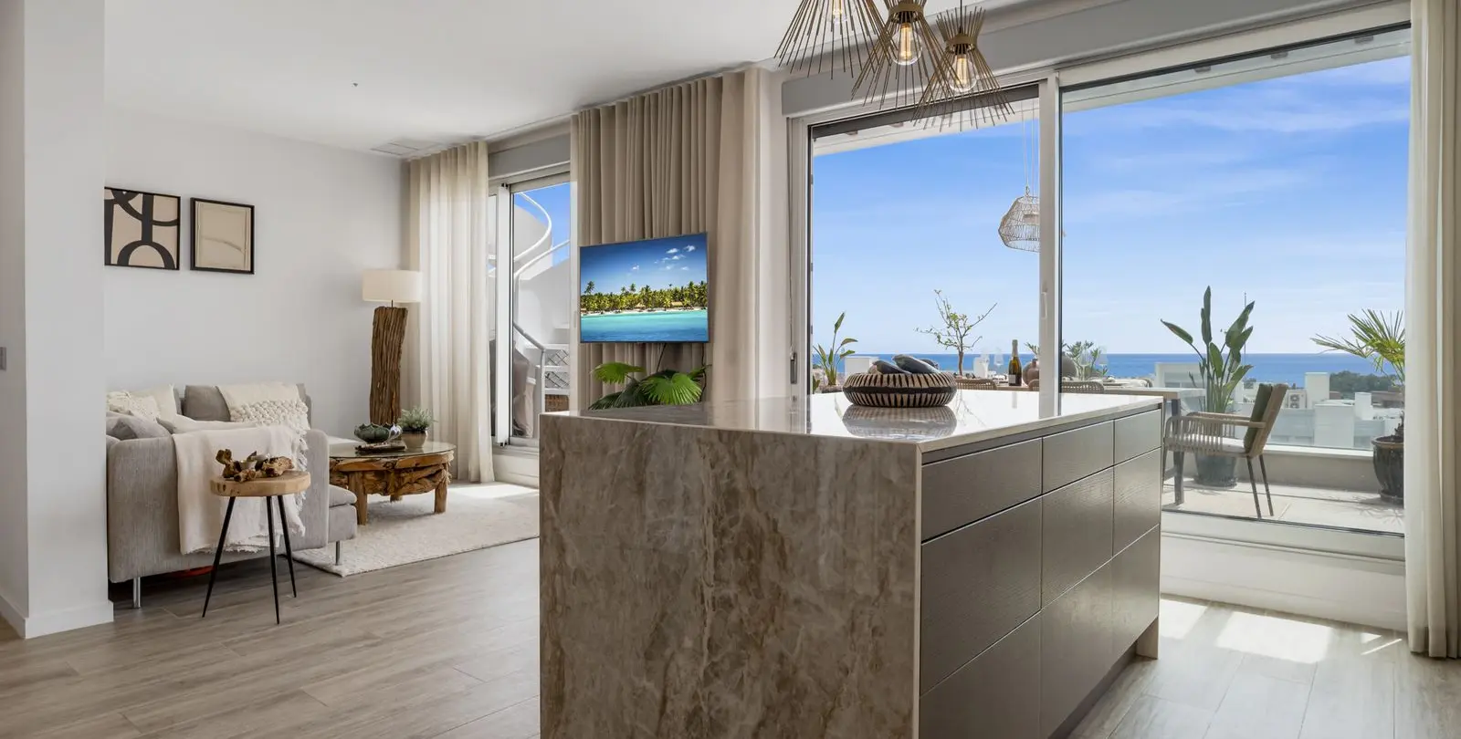 Sale of penthouse in Cancelada 7