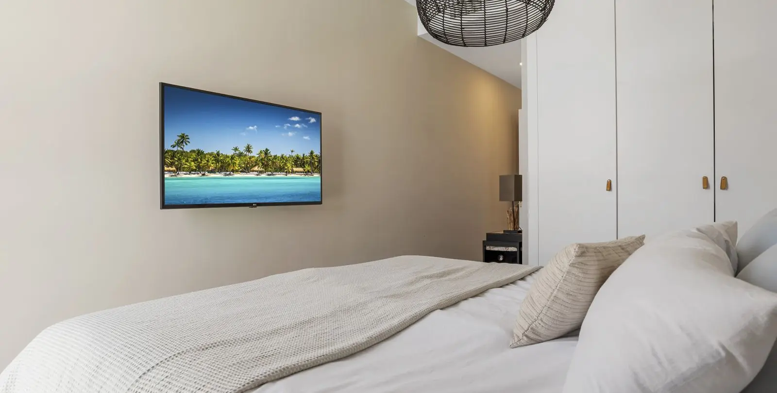Sale of penthouse in Cancelada 16