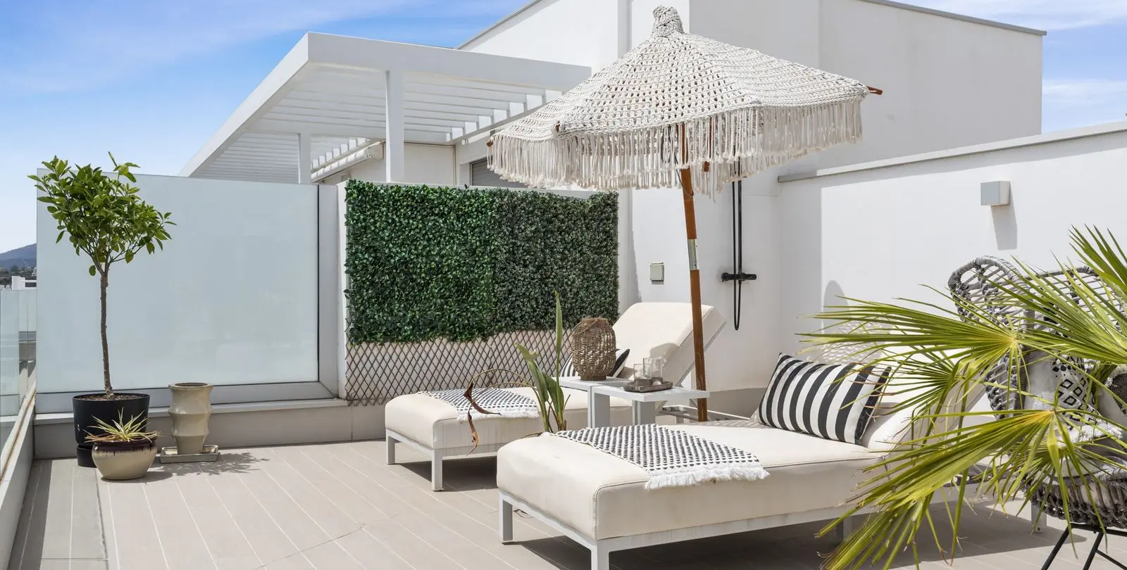 Sale of penthouse in Cancelada 18