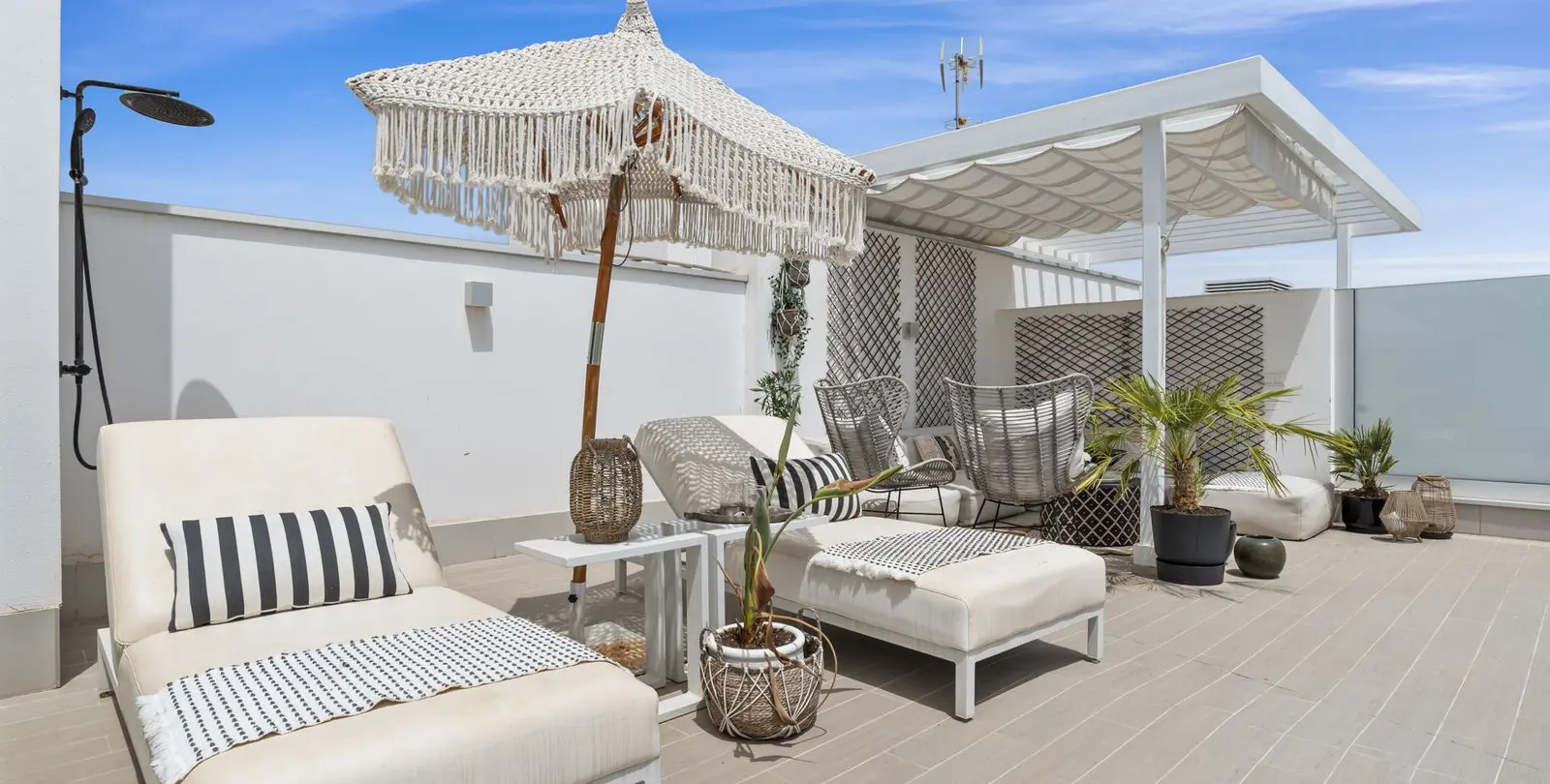 Sale of penthouse in Cancelada 20