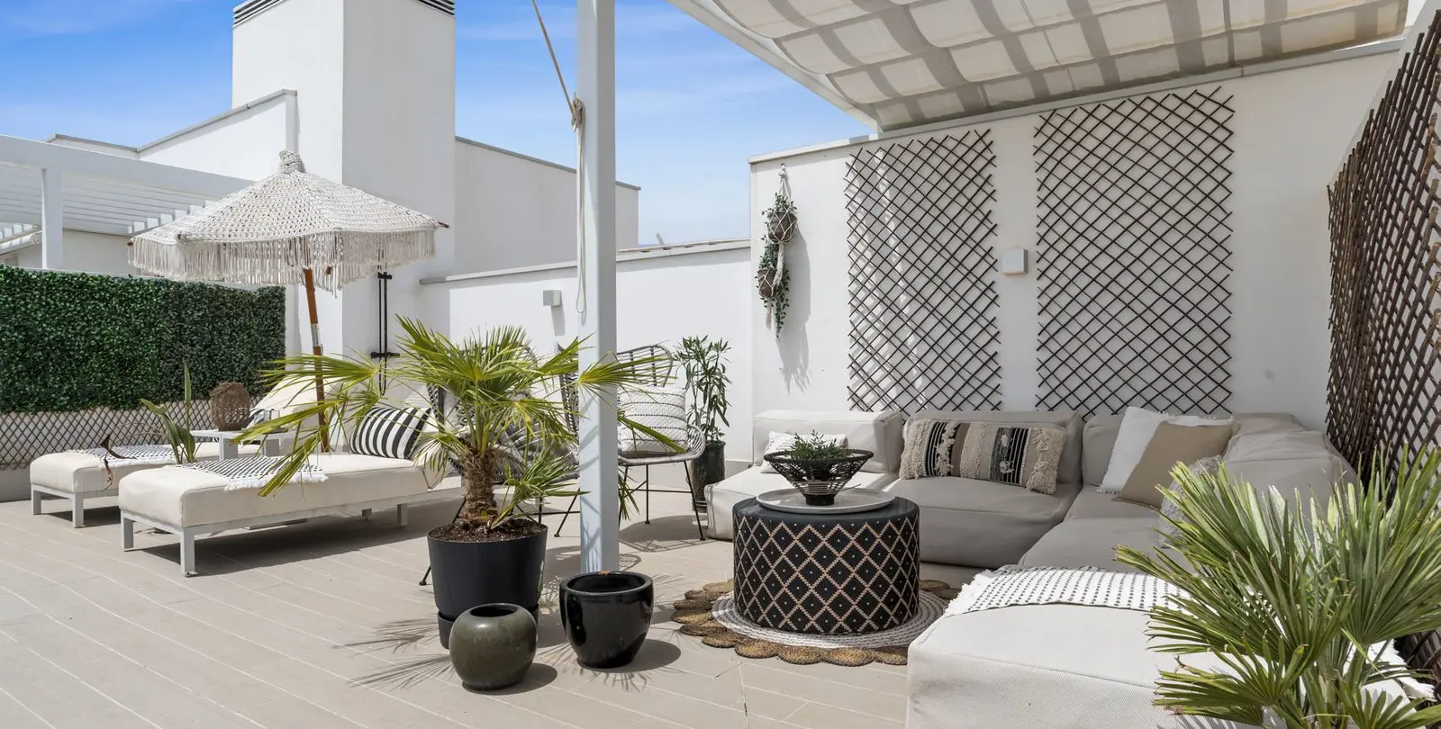 Sale of penthouse in Cancelada 23