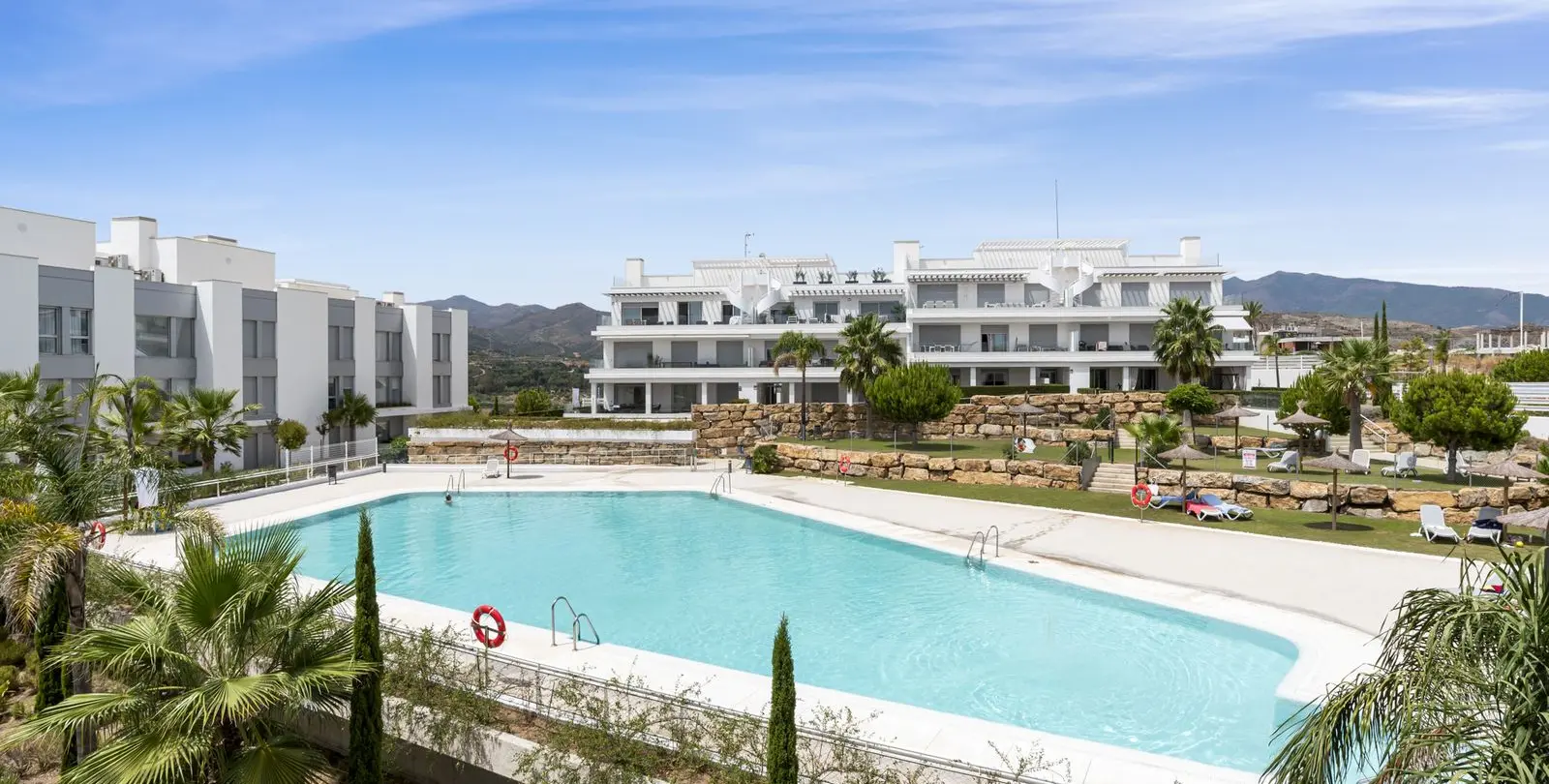 Sale of penthouse in Cancelada 24