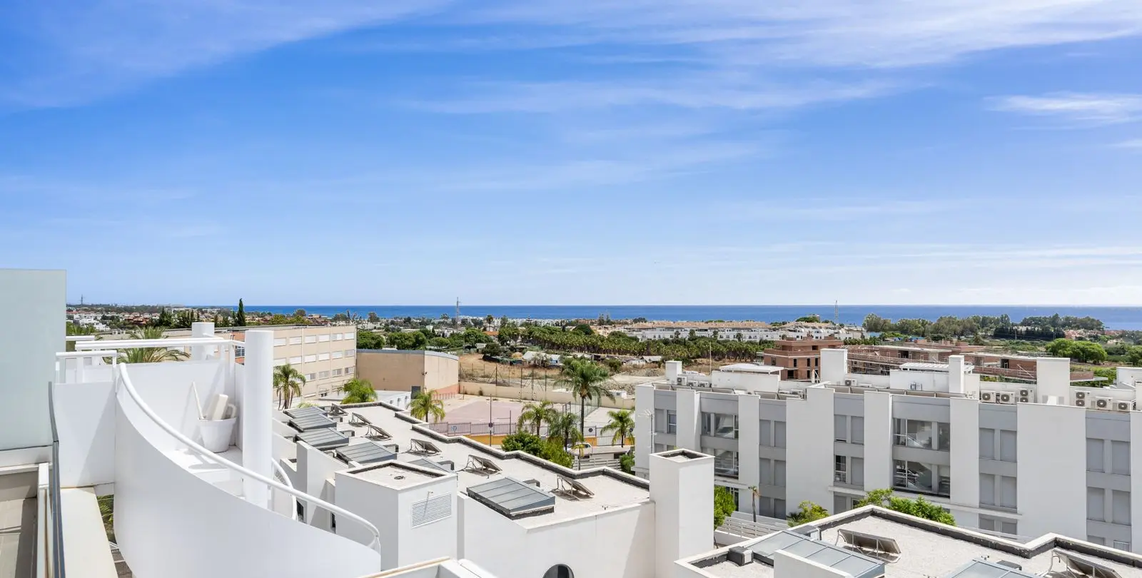 Sale of penthouse in Cancelada 25