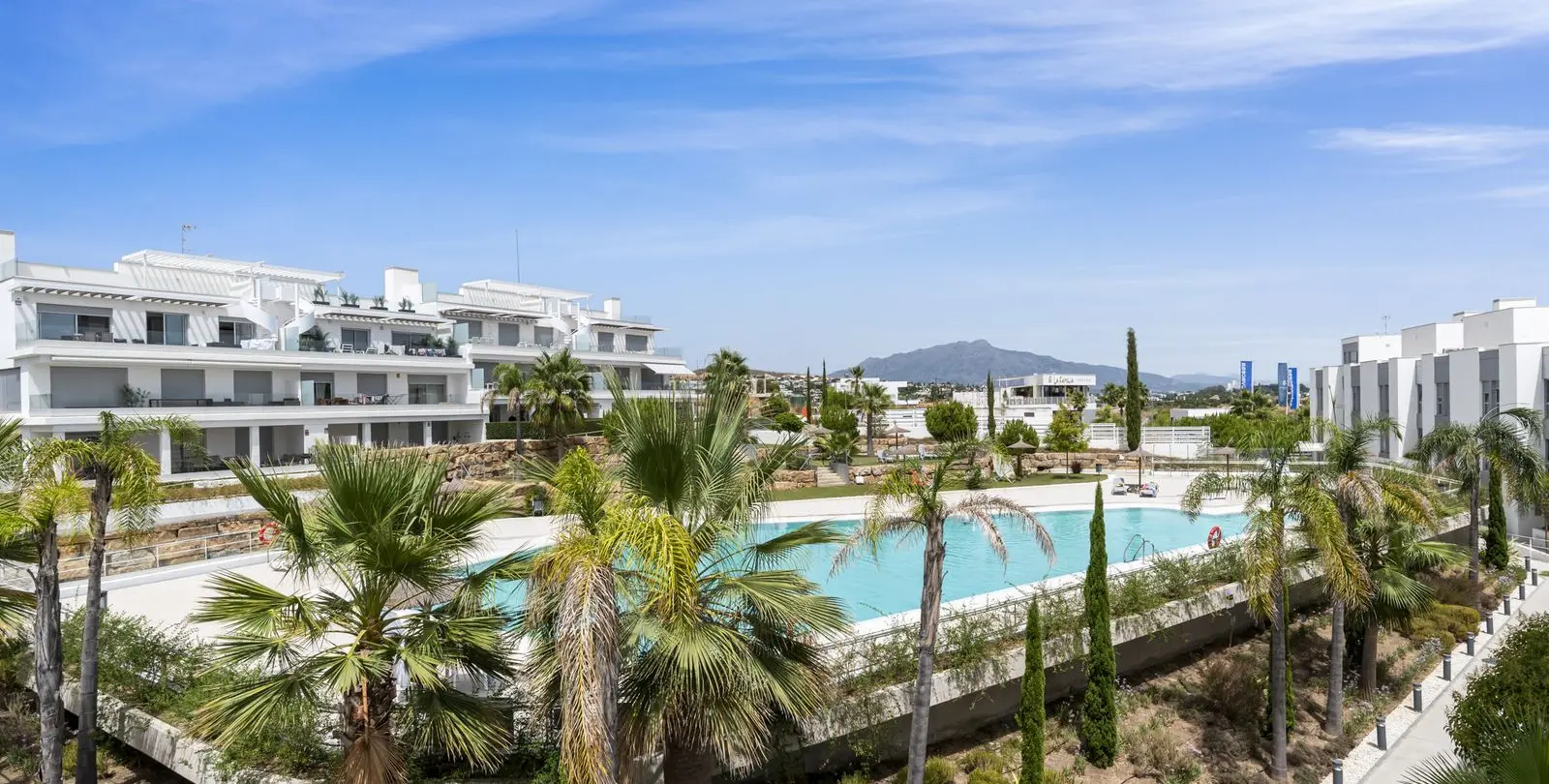 Sale of penthouse in Cancelada 26