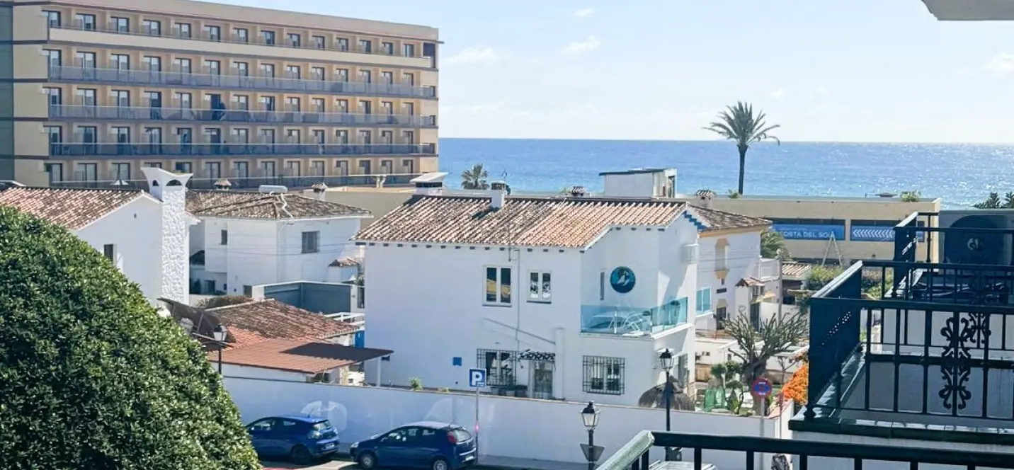 Sale of middle floor apartment in La Cala de Mijas 1