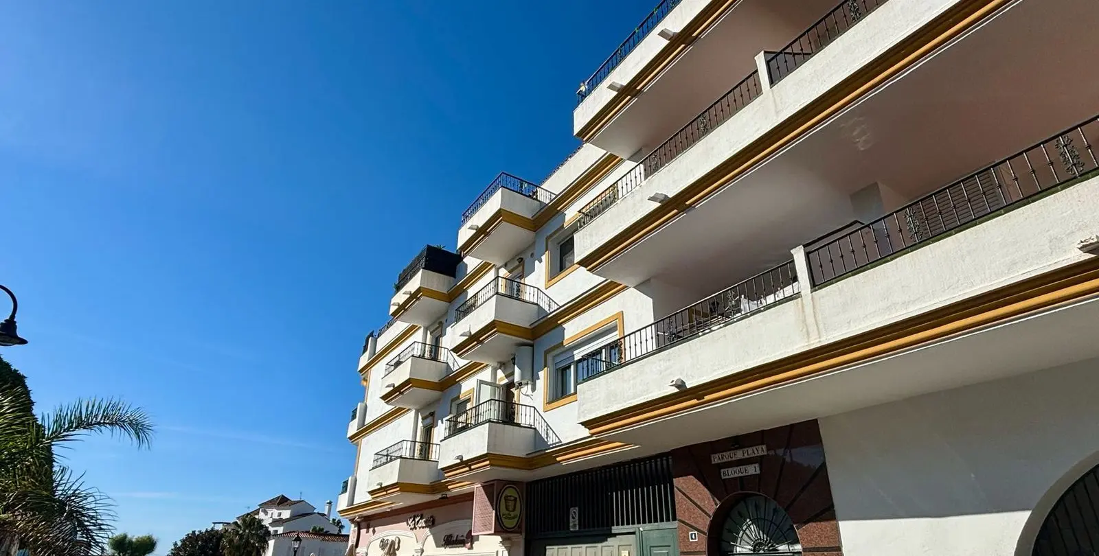 Venta de apartamento en planta media en La Cala de Mijas 3