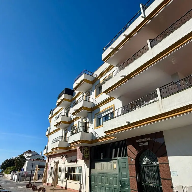 Sale of middle floor apartment in La Cala de Mijas