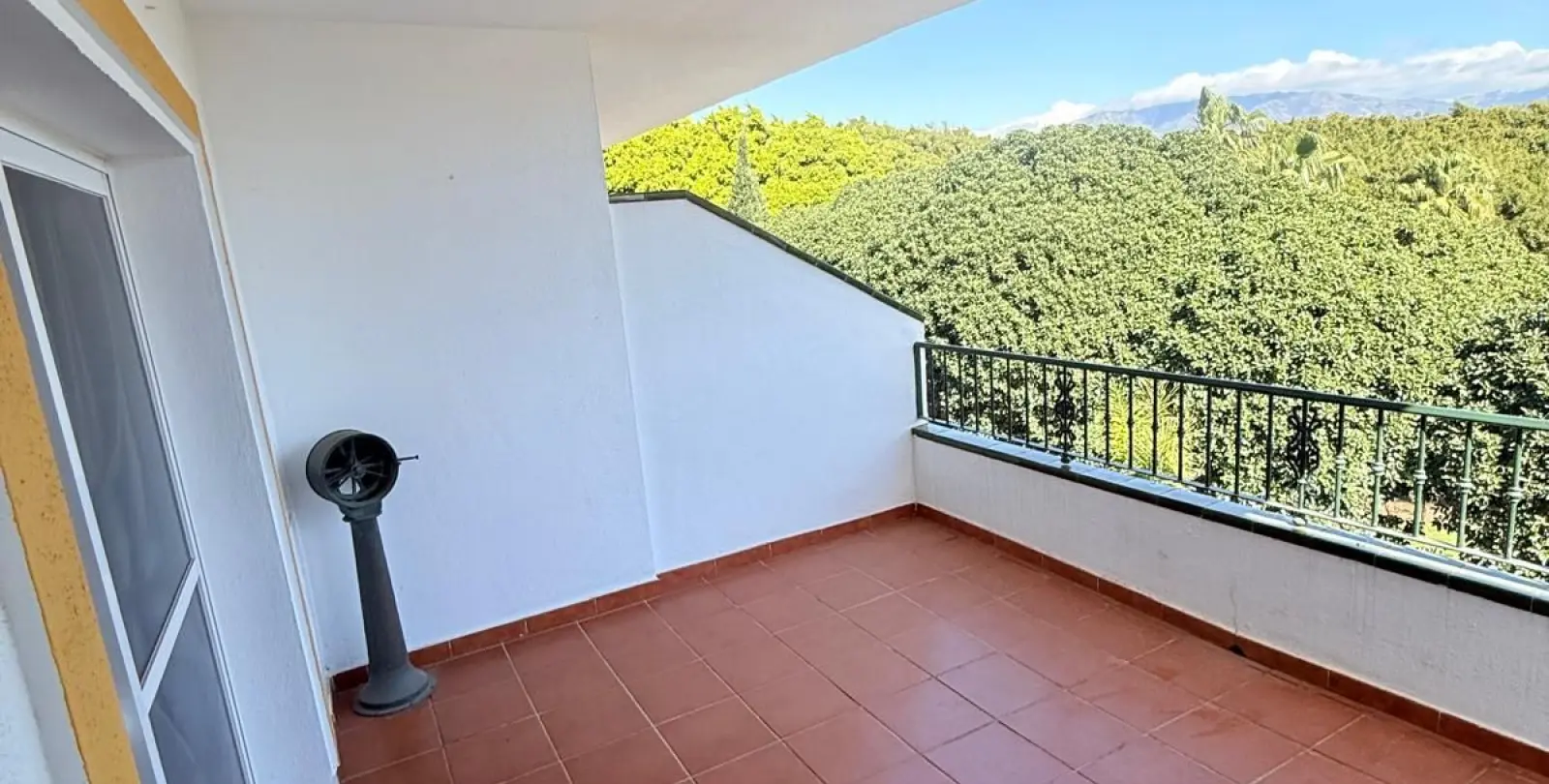 Venta de apartamento en planta media en La Cala de Mijas 5