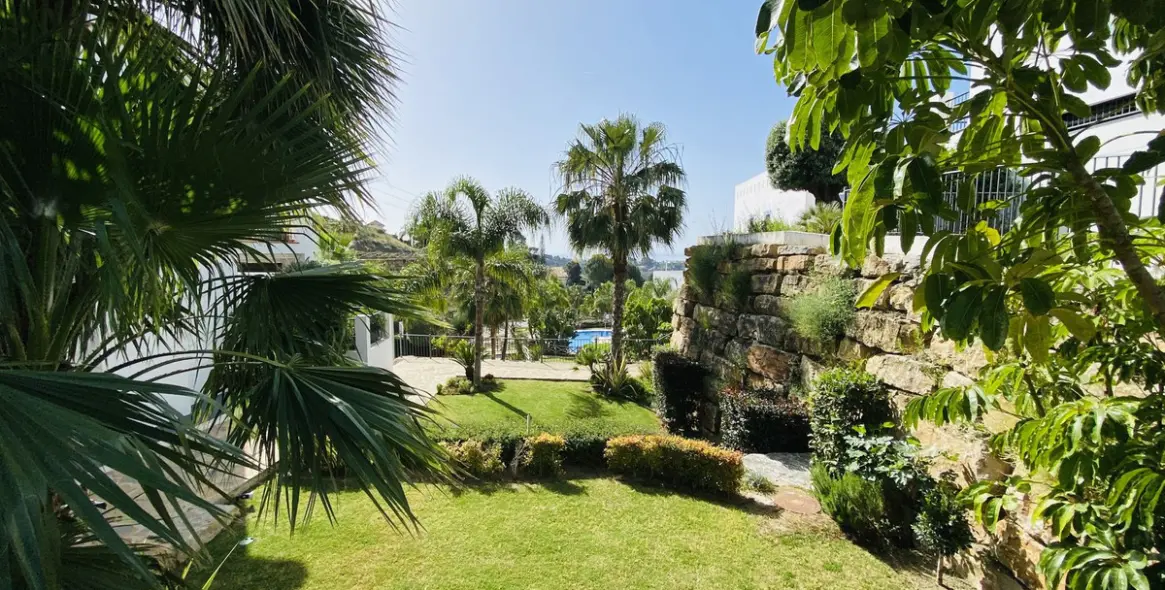 Venta de apartamento en planta baja en El Paraiso 11