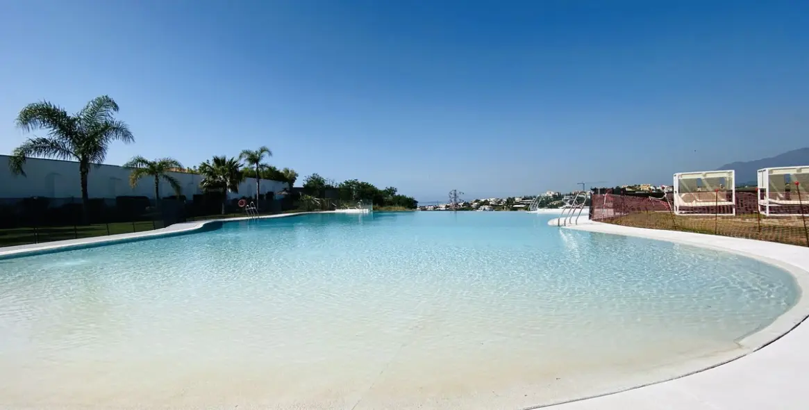Venta de apartamento en planta baja en El Paraiso 12