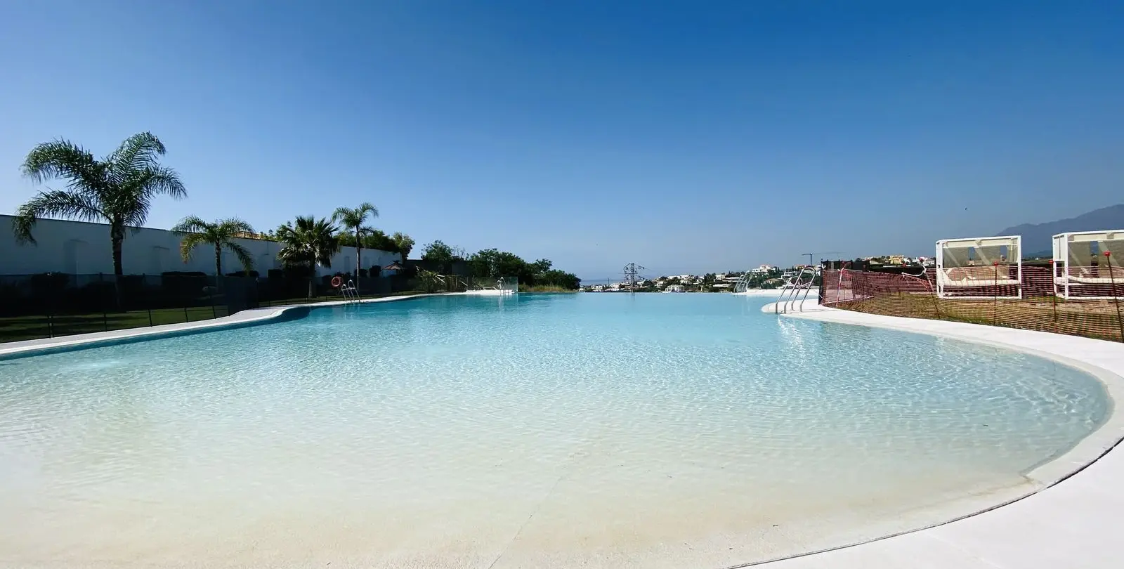 Venta de apartamento en planta baja en El Paraiso 13