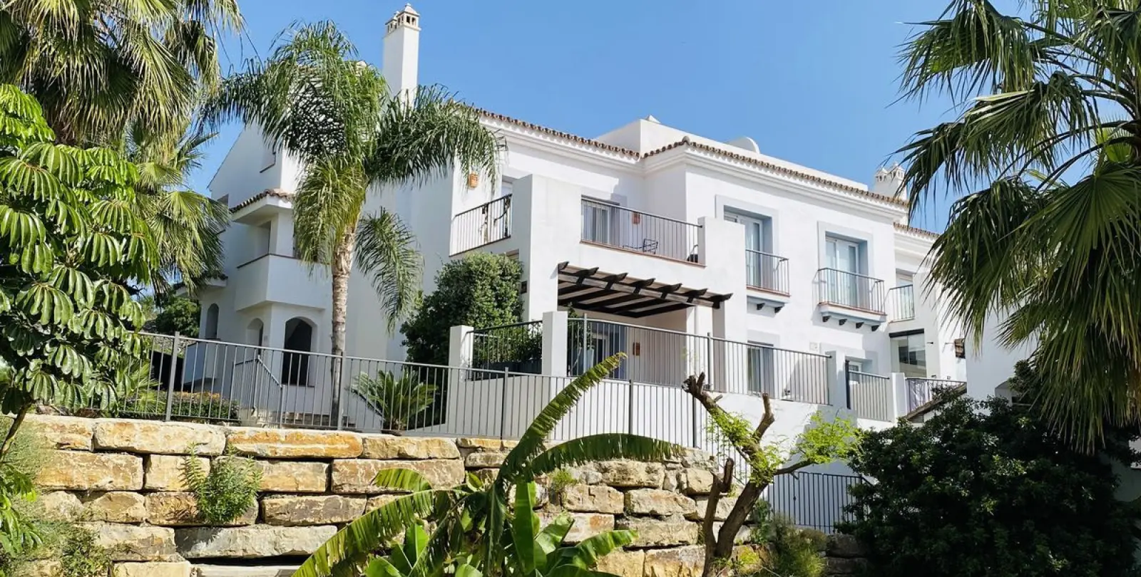 Venta de apartamento en planta baja en El Paraiso 25
