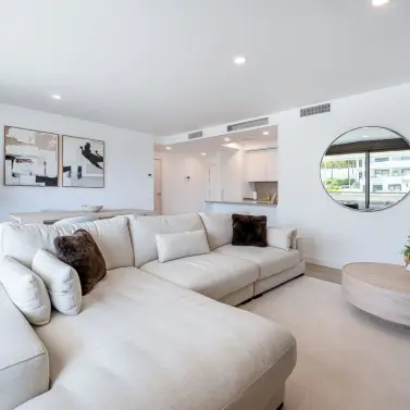 Venta de apartamento en planta media en Estepona