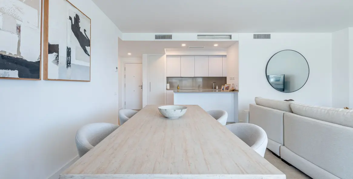 Venta de apartamento en planta media en Estepona 5