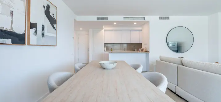Venta de apartamento en planta media en Estepona 4