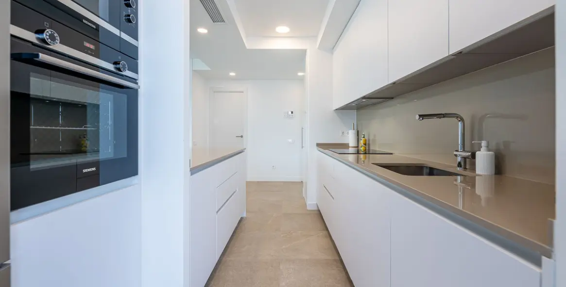 Venta de apartamento en planta media en Estepona 9