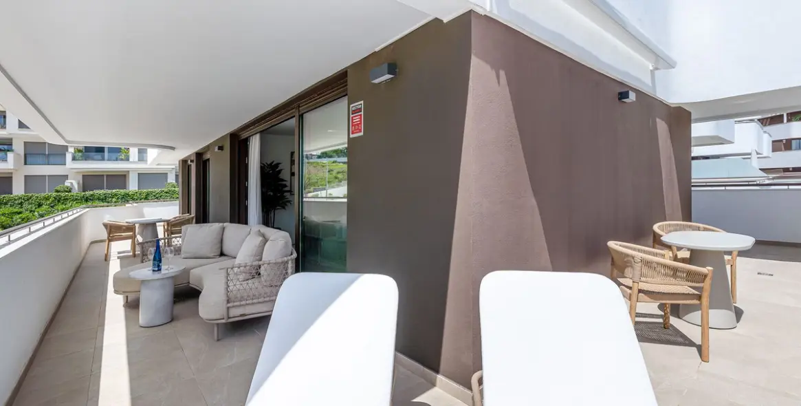 Venta de apartamento en planta media en Estepona 11