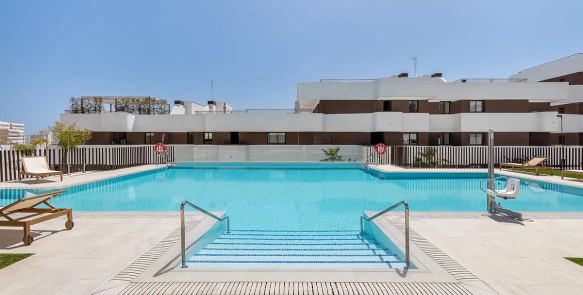 Venta de apartamento en planta media en Estepona 21