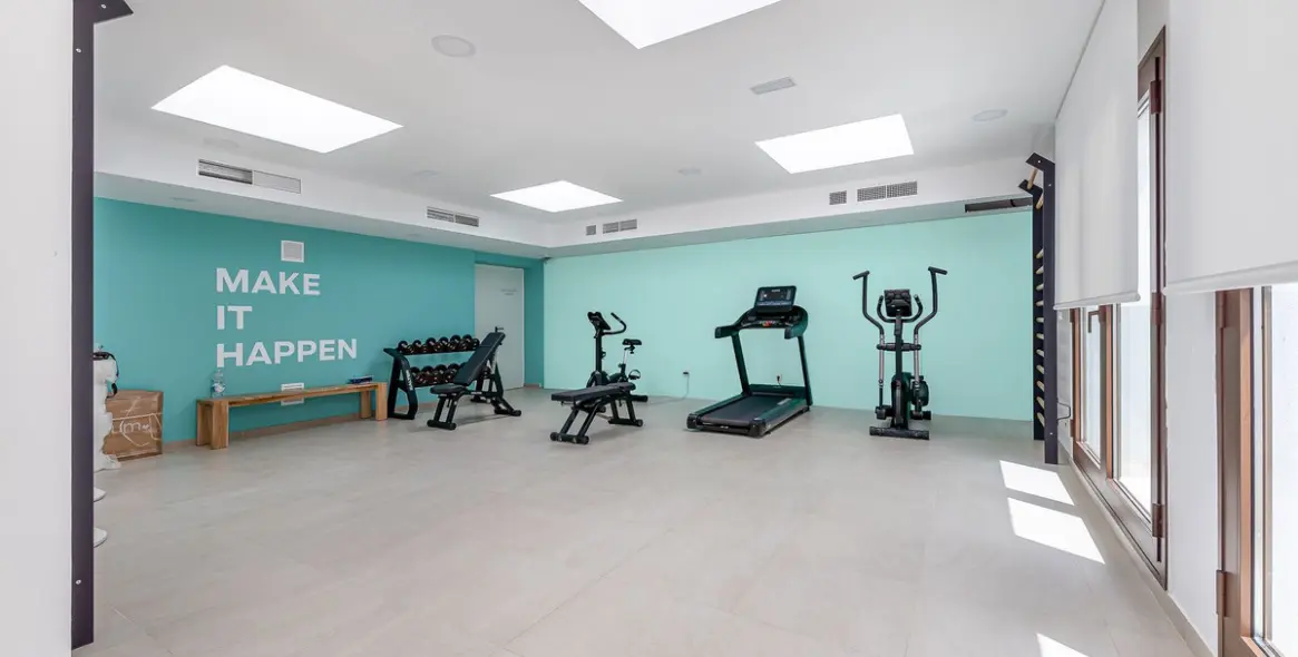 Venta de apartamento en planta media en Estepona 22