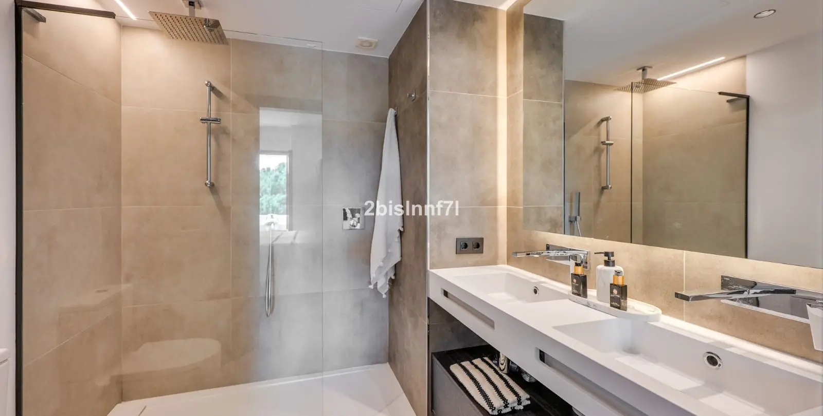 Sale of penthouse in Elviria 12